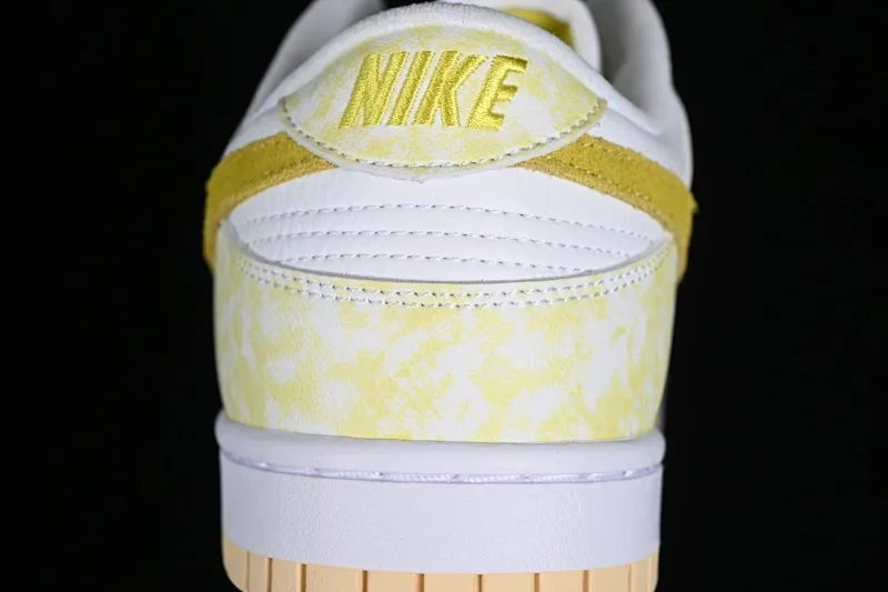 All categories Nk SB Dunk series Nk SB Dunk Low low-top sneakers Nk SB Dunk Low Prm yellow and white color SB smashed backboard fashion casual sneakers DM9467-700